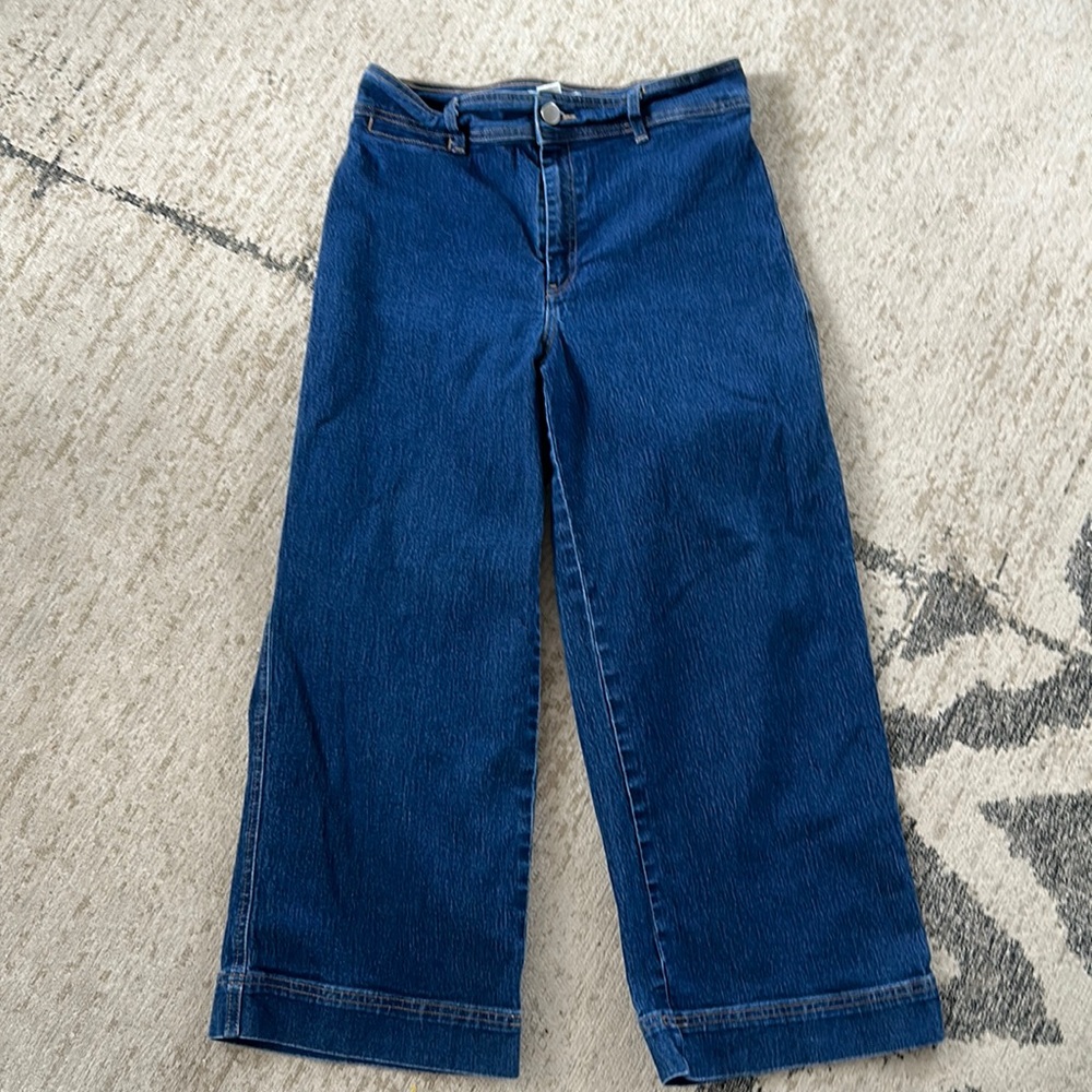 H&M stretch denim cropped pants.